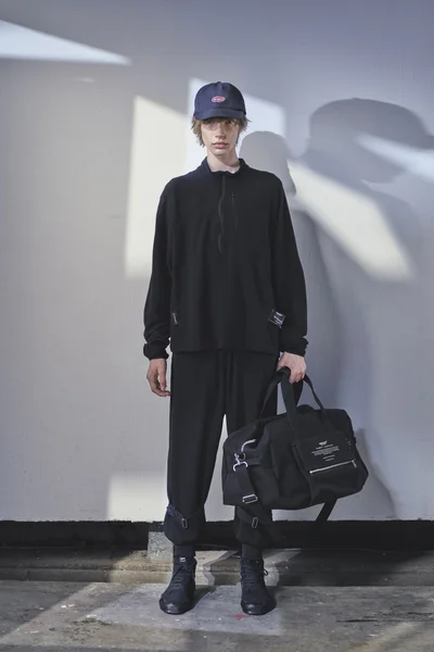 Look 27